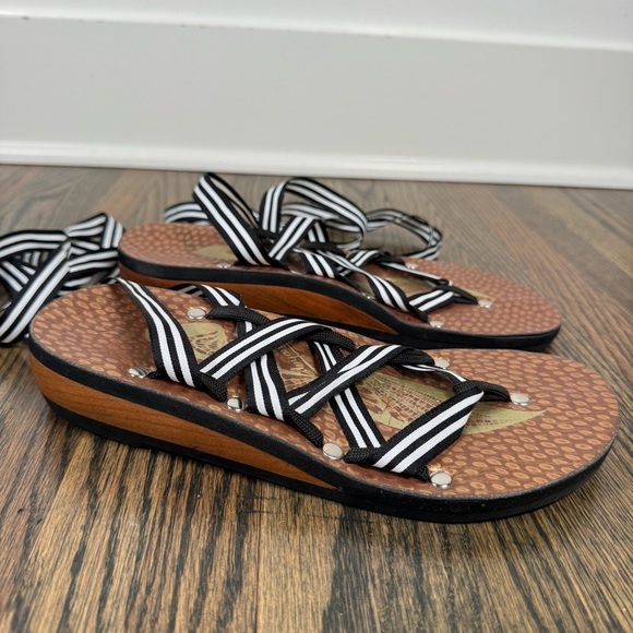 Mohop Ribbon wedge sandals size 9 - Picture 4 of 6